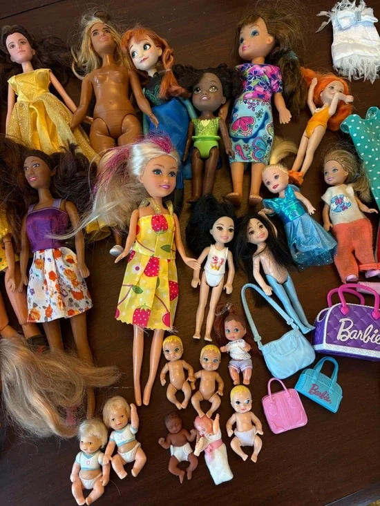 Assorted Barbie and Doll lot - 25 dolls, accessories, horse, all conditions - Picture 3 of 7